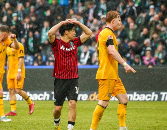 Deutschland: Fussball 2.Bundesliga 2025 2026, 23. Spieltag - Hannover 96 vs Dynamo Dresden - Heinz von Heiden Arena Stadion (Hannover): Geste, Gestik, Emotion Daisuke Yokota (Hannover 96, 18) Mimik, Gesichtsausdruck, Emotion Hannover