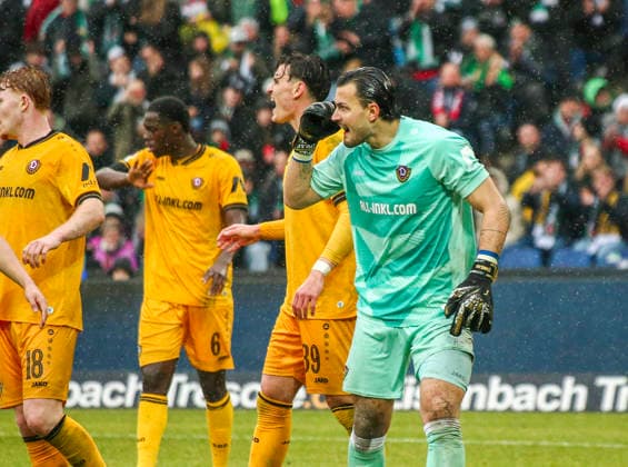 Deutschland: Fussball 2.Bundesliga 2025 2026, 23. Spieltag - Hannover 96 vs Dynamo Dresden - Heinz von Heiden Arena Stadion (Hannover): Geste, Gestik, Emotion Tim Schreiber (Dynamo Dresden, 1) Mimik, Gesichtsausdruck, Emotion Hannover