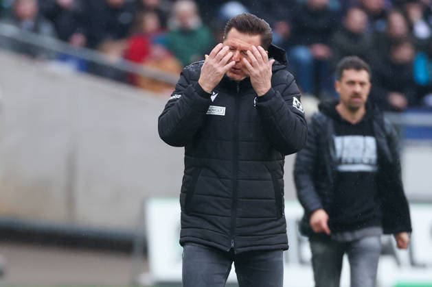 2. Bundesliga - Hannover 96 - Dynamo Dresden am 22.02.2026 in der Heinz von Heiden Arena in Hannover Trainer Christian Titz (Hannover) unzufrieden, enttäuscht, enttaeuscht, niedergeschlagen.