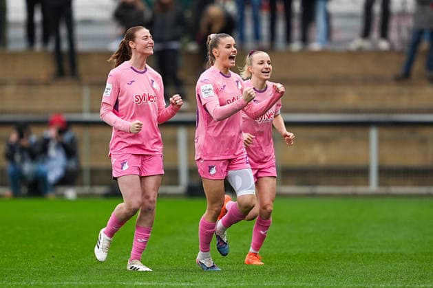 22.02.2026, xydrx, Frauen Fußball, 1.Fußball Bundesliga, Bayer 04 Leverkusen - TSG 1899 Hoffenheim, Saison 2025 2026, Ulrich-Haberland-Stadion: Torjubel nach dem Tor zum 1:0 für die TSG 1899 Hoffenheim durch Torschütze Selina Cerci (TSG 1899 Hoffenheim 29) zusammen mit Jill Vanessa Diehm (TSG 1899 Hoffenheim 6) und Lisa Doorn (TSG 1899 Hoffenheim 14) DFB regulations prohibit any use of photographs as image sequences and or quasi-video.Photo: xYannisxDreimannxPressefotoKochx Nordrhein-Westfahlen Deutschland