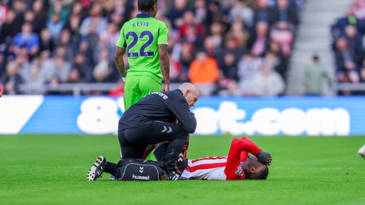 Sunderland v Fulham, Premier League Sunderland defender Nordi Mukiele (20) gets injured and has to leave the field and is substituted during the Premier League match between Sunderland and Fulham at the Stadium Of Light, Sunderland, UK on 22 February 2026. Editorial use only DataCo restrictions apply See www.football-dataco.com , Copyright: xSimonxDaviesx PSI-23794-0010