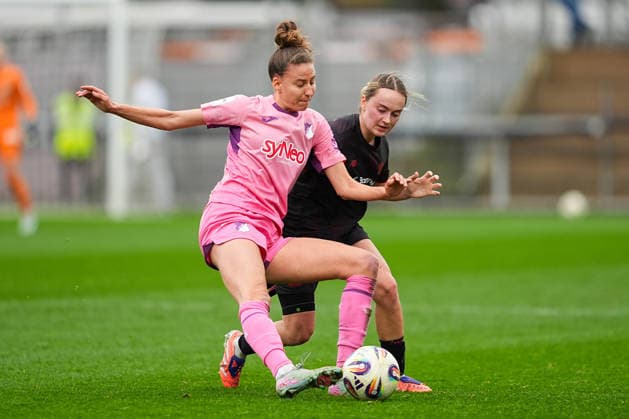 22.02.2026, xydrx, Frauen Fußball, 1.Fußball Bundesliga, Bayer 04 Leverkusen - TSG 1899 Hoffenheim, Saison 2025 2026, Ulrich-Haberland-Stadion: Franziska Harsch (TSG 1899 Hoffenheim 17) im Zweikampf gegen Sofie Zdebel (Bayer 04 Leverkusen 16) DFB regulations prohibit any use of photographs as image sequences and or quasi-video.Photo: xYannisxDreimannxPressefotoKochx Nordrhein-Westfahlen Deutschland