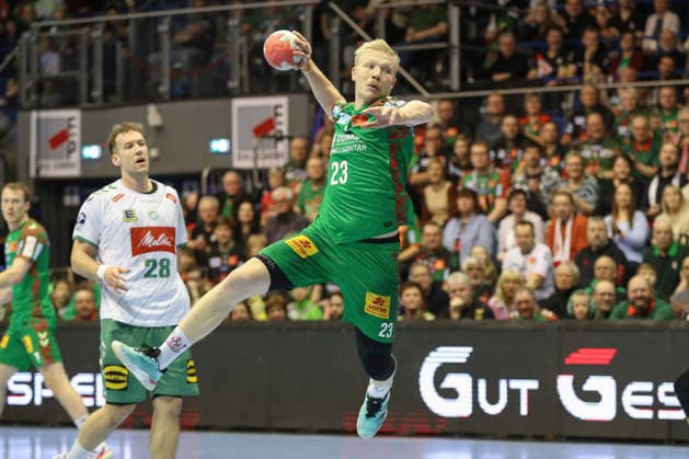 22.02.2026, xgox, Handball - Daikin HBL SC Magdeburg - GWD Minden emspor, v.l. Magnus Saugstrup (Magdeburg, 23) wirft Tor, Torschuetze, erzielt Tor, Treffer, scores the goal Magdeburg