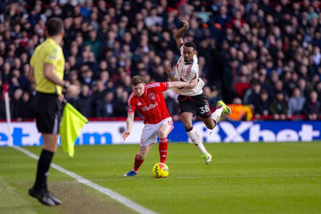 Football - FA Premier League - Nottingham Forest FC v Liverpool FC NOTTINGHAM, ENGLAND - Sunday, February 22, 2026: Liverpool s Ryan Gravenberch (R) challenges Nottingham Forest s Elliot Anderson during the FA Premier League match between Nottingham Forest FC and Liverpool FC at the City Ground. (Photo by David Rawcliffe Propaganda) NOTTINGHAM City Ground NOTTINGHAMSHIRE ENGLAND  Copyright: xDavidxRawcliffex P2026-02-22-Notts_Forest_Liverpool-57