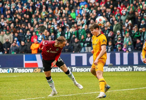Deutschland: Fussball 2.Bundesliga 2025 2026, 23. Spieltag - Hannover 96 vs Dynamo Dresden - Heinz von Heiden Arena Stadion (Hannover): Torchance Stefan Teitur ÃžorÃ°arson Stefan Teitur Thordarson (Hannover 96, 23) Hannover