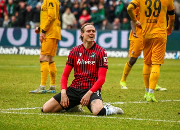 Deutschland: Fussball 2.Bundesliga 2025 2026, 23. Spieltag - Hannover 96 vs Dynamo Dresden - Heinz von Heiden Arena Stadion (Hannover): Geste, Gestik, Emotion Stefan Teitur ÃžorÃ°arson Stefan Teitur Thordarson (Hannover 96, 23) Mimik, Gesichtsausdruck, Emotion Hannover