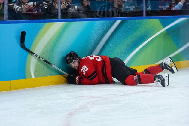 Canada s Brandon Hagel falling down during the Olympic Winter games, Winterspiele,Spiele, Summer games Milano-Cortina 2026, Men s Ice hockey, Eishockey Final - Canada vs USA on February 22, 2026 at Milano Santagiulia Ice Hockey Arena in Milan, Italy  Copyright: xFabrizioxCarabelli IPAxSportx xipa-agency.netx xx IPA_71872081 IPA_Agency_IPA71872081