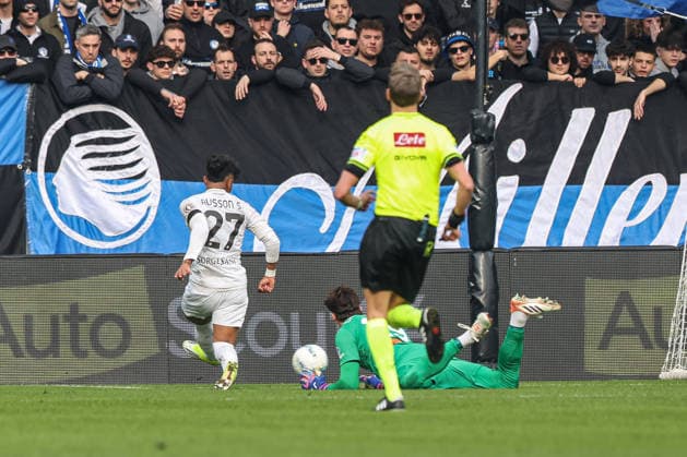 Napoli™s Alisson Santos score nullified during the Serie A soccer match between A.C Atalanta B.C. and Napoli at the New Balance Arena in Bergamo, Italy - Sunday, February 22, 2026. - Soccer .  Copyright: xStefanoxNicoli LaPressex