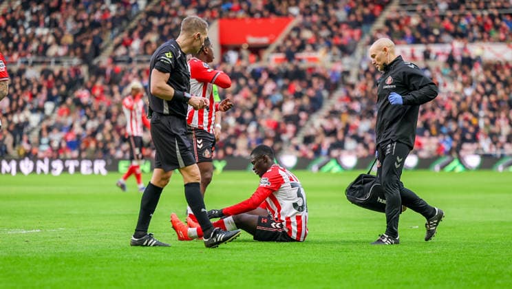 Sunderland v Fulham, Premier League Sunderland Jocelin Ta Bi (37) feels an injury and is substituted during the Premier League match between Sunderland and Fulham at the Stadium Of Light, Sunderland, UK on 22 February 2026. Editorial use only DataCo restrictions apply See www.football-dataco.com , Copyright: xSimonxDaviesx PSI-23794-0013