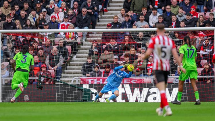 Sunderland v Fulham, Premier League Fulham goalkeeper Bernd Leno (1) makes a save during the Premier League match between Sunderland and Fulham at the Stadium Of Light, Sunderland, UK on 22 February 2026. Editorial use only DataCo restrictions apply See www.football-dataco.com , Copyright: xSimonxDaviesx PSI-23794-0015