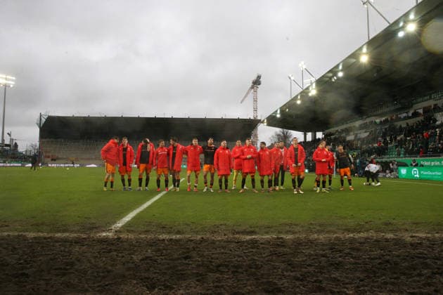 22.02.2026, xrekx, Fussball 2.Bundesliga, Preußen Münster - 1.FC Kaiserslautern v.l. FCK Mannschaft, Spieler, jubeln nach Spielende, Team, Player, celebrate at the end of the match (DFL DFB REGULATIONS PROHIBIT ANY USE OF PHOTOGRAPHS as IMAGE SEQUENCES and or QUASI-VIDEO) Münster