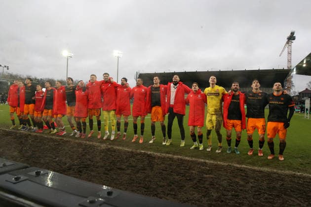 22.02.2026, xrekx, Fussball 2.Bundesliga, Preußen Münster - 1.FC Kaiserslautern v.l. FCK Mannschaft, Spieler, jubeln nach Spielende, Team, Player, celebrate at the end of the match (DFL DFB REGULATIONS PROHIBIT ANY USE OF PHOTOGRAPHS as IMAGE SEQUENCES and or QUASI-VIDEO) Münster