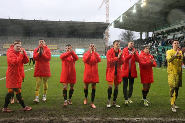 22.02.2026, xrekx, Fussball 2.Bundesliga, Preußen Münster - 1.FC Kaiserslautern v.l. FCK Mannschaft, Spieler, jubeln nach Spielende, Team, Player, celebrate at the end of the match Kenny-Prince Redondo (1.FC Kaiserslautern) (DFL DFB REGULATIONS PROHIBIT ANY USE OF PHOTOGRAPHS as IMAGE SEQUENCES and or QUASI-VIDEO) Münster