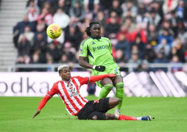 Nilson Alderete of Sunderland challenges Calvin Bassey of Fulham Sunderland v Fulham, Premier League, Football, Stadium of Light, Sunderland, UK - 22 Feb 2026Sunderland Stadium of Light United Kingdom EDITORIAL USE ONLY No use with unauthorised audio, video, data, fixture lists, club league logos or live services. Online in-match use limited to 120 images, no video emulation. No use in betting, games or single club league player publications. Copyright: xRichardxLee Shutterstockx 16681560bc