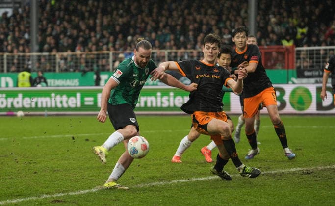 Deutschland: 2.Bundesliga 2025 2026, SC Preußen Münster vs 1.FC Kaiserslautern, Sonntag 22.02.2026 LVM-Preußenstadion (Münster, Nordrhein-Westfalen, Deutschland) Tor von Jannis Heuer (SC Preußen Münster, 22) zum 2:3