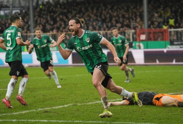 Deutschland: 2.Bundesliga 2025 2026, SC Preußen Münster vs 1.FC Kaiserslautern, Sonntag 22.02.2026 LVM-Preußenstadion (Münster, Nordrhein-Westfalen, Deutschland) Tor zum 2:3 durch Jannis Heuer (SC Preußen Münster, 22) Jubel Freude Emotionen Torjubel