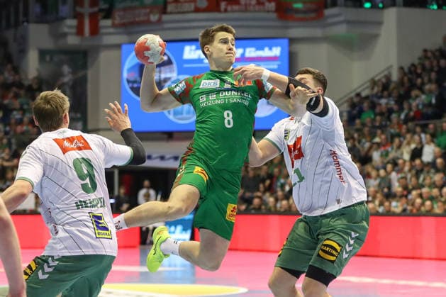 22.02.2026, xgox, Handball - Daikin HBL SC Magdeburg - GWD Minden emspor, v.l. Manuel Zehnder (Magdeburg, 8) wirft Tor, Torschuetze, erzielt Tor, Treffer, scores the goal Magdeburg