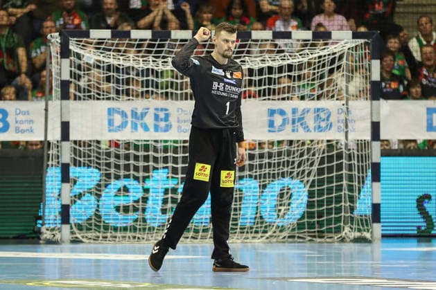 22.02.2026, xgox, Handball - Daikin HBL SC Magdeburg - GWD Minden emspor, v.l. Sergey Hernandez Ferrer (Magdeburg, 1) Jubelt ueber gehaltenen Ball, abgewehrt, gehalten, Torhueter Magdeburg