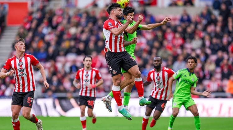 Sunderland v Fulham, Premier League SSunderland defender Omar Alderete (15) challenged by Fulham forward Raul JimÃ nez (7) during the Premier League match between Sunderland and Fulham at the Stadium Of Light, Sunderland, UK on 22 February 2026. Editorial use only DataCo restrictions apply See www.football-dataco.com , Copyright: xSimonxDaviesx PSI-23794-0019