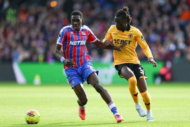 Ismaila Sarr of Crystal Palace chased by Mateus Mane of Wolverhampton Wanderers Crystal Palace v Wolverhampton Wanderers, Premier League, Football, Selhurst Park, London, UK - 22 Feb 2026London Selhurst Park United Kingdom EDITORIAL USE ONLY No use with unauthorised audio, video, data, fixture lists, club league logos or live services. Online in-match use limited to 120 images, no video emulation. No use in betting, games or single club league player publications. Copyright: xSimonxDael Shutterstockx 16681548al