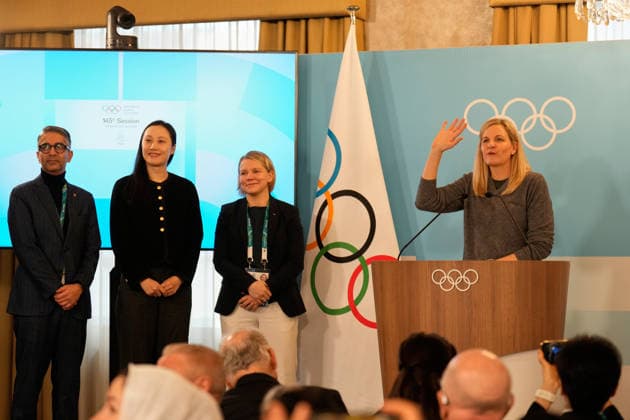 (260222) -- MILAN, Feb. 22, 2026 -- IOC President Kirsty Coventry (R) gestures during an IOC session at the Milan-Cortina 2026 Olympic Winter games, Winterspiele,Spiele, Summer games in Milan, Italy, Feb. 22, 2026. ( Pool via Xinhua) (MICO2026)ITALY-MILAN-OLYMPIC WINTER GAMES-IOC SESSION LucaxBruno 