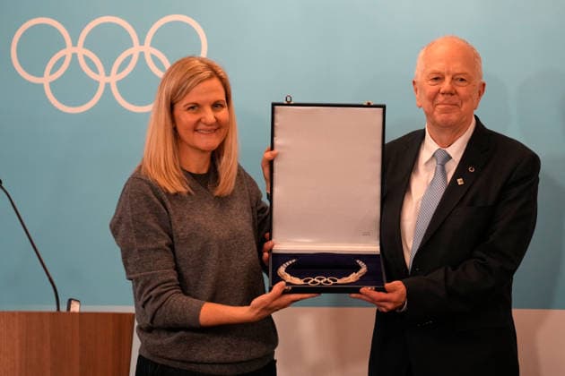 (260222) -- MILAN, Feb. 22, 2026 -- IOC President Kirsty Coventry (L) presents an award to Olle Dahlin, President of the International Biathlon Union, during an IOC session at the Milan-Cortina 2026 Olympic Winter games, Winterspiele,Spiele, Summer games in Milan, Italy, Feb. 22, 2026. ( Pool via Xinhua) (MICO2026)ITALY-MILAN-OLYMPIC WINTER GAMES-IOC SESSION LucaxBruno 