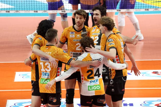 DEU, DVV, 1.VBL, BR Volleys vs. Mitteldeutschland, 22.02.2026, Max-Schmeling-Halle, Berlin, DEU, DVV, 1.VBL, BR Volleys vs. Mitteldeutschland, im Bild BR Volleys-Spielerkreis