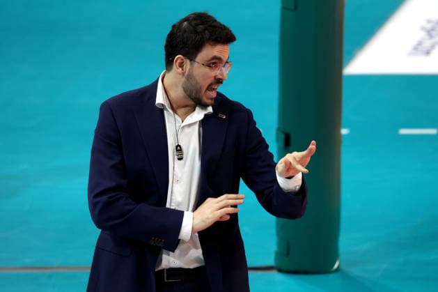 DEU, DVV, 1.VBL, BR Volleys vs. Mitteldeutschland, 22.02.2026, Max-Schmeling-Halle, Berlin, DEU, DVV, 1.VBL, BR Volleys vs. Mitteldeutschland, im Bild Trainer Alexandre Leal (BR Volleys)