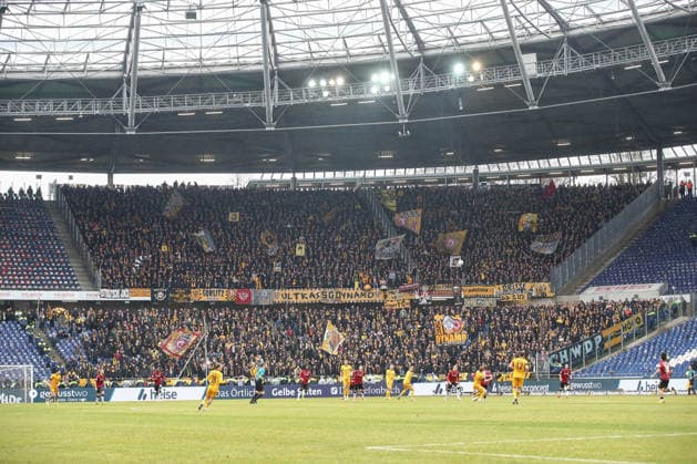 22.02.2026, xtgx, Fussball 2. Bundesliga, Hannover 96 - SG Dynamo Dresden emspor, v.l. Symbolfoto, Symbolbild, Symbol Fans, Zuschauer, Publikum, Tribuene Gästefans (DFL DFB REGULATIONS PROHIBIT ANY USE OF PHOTOGRAPHS as IMAGE SEQUENCES and or QUASI-VIDEO) Hannover