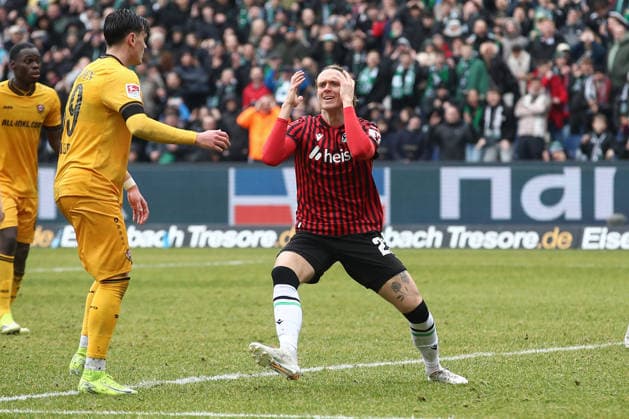 22.02.2026, xtgx, Fussball 2. Bundesliga, Hannover 96 - SG Dynamo Dresden emspor, v.l. Stefan Teitur Thordarson (Hannover, 23) enttaeuscht, enttäuscht, schaut enttaeuscht, niedergeschlagen, disappointed (DFL DFB REGULATIONS PROHIBIT ANY USE OF PHOTOGRAPHS as IMAGE SEQUENCES and or QUASI-VIDEO) Hannover