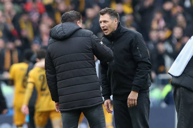 22.02.2026, xtgx, Fussball 2. Bundesliga, Hannover 96 - SG Dynamo Dresden emspor, v.l. Christian Titz (Hannover, Trainer), Sören Gonther (Dresden, Geschäftsführer Reklamiert, beschwert sich, schimpft (DFL DFB REGULATIONS PROHIBIT ANY USE OF PHOTOGRAPHS as IMAGE SEQUENCES and or QUASI-VIDEO) Hannover
