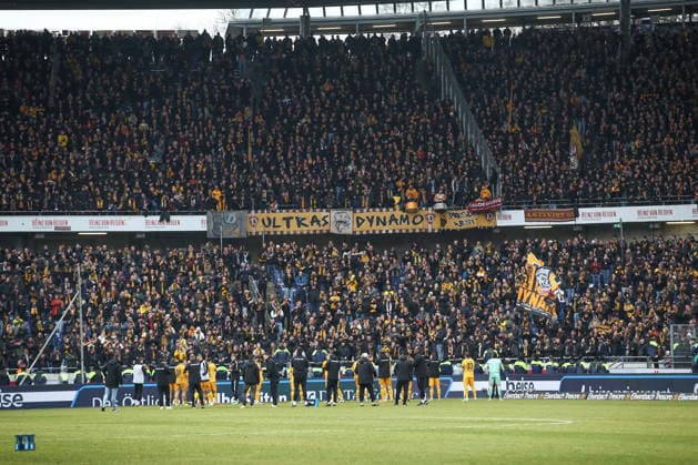 22.02.2026, xtgx, Fussball 2. Bundesliga, Hannover 96 - SG Dynamo Dresden emspor, v.l. Dresden Bedankt sich bei den Fans (DFL DFB REGULATIONS PROHIBIT ANY USE OF PHOTOGRAPHS as IMAGE SEQUENCES and or QUASI-VIDEO) Hannover