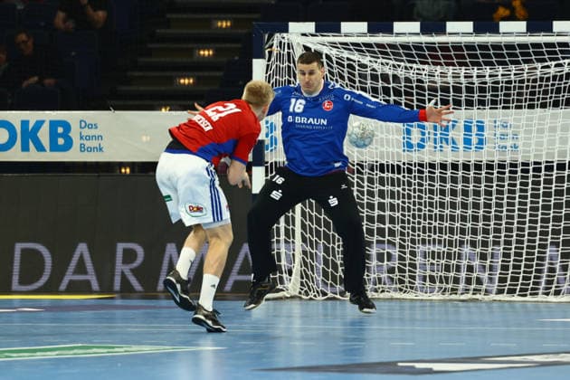 Handball I Herren I Saison 2025 2026 I Bundesliga I 22. Spieltag I HSV Hamburg - MT Melsungen I 22.02.2026 Frederik Bo Andersen (21, HSV Hamburg) Nebojsa Simic (16, MT Melsungen) Hamburg Barclaycard Arena Hamburg Deutschland Copyright: xLobeca RalfxHomburgx