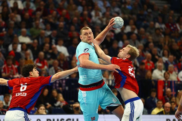 Handball I Herren I Saison 2025 2026 I Bundesliga I 22. Spieltag I HSV Hamburg - MT Melsungen I 22.02.2026 Elias Kofler (6, HSV Hamburg) Dainis Kristopans (10, MT Melsungen) Einar Thorsteinn Olafsson (23, HSV Hamburg) Hamburg Barclaycard Arena Hamburg Deutschland Copyright: xLobeca RalfxHomburgx