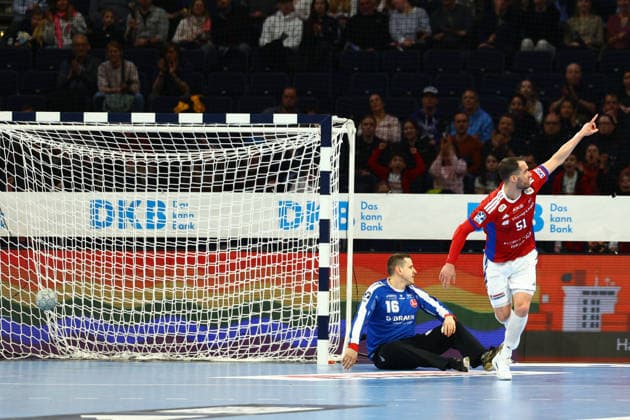 Handball I Herren I Saison 2025 2026 I Bundesliga I 22. Spieltag I HSV Hamburg - MT Melsungen I 22.02.2026 Nebojsa Simic (16, MT Melsungen) Casper Ulrich Mortensen (51, HSV Hamburg) jubelt Hamburg Barclaycard Arena Hamburg Deutschland Copyright: xLobeca RalfxHomburgx
