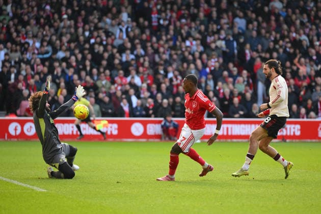 Nottingham Forest v Liverpool - Premier League Callum Hudson-Odoi of Nottingham Forest tries to chip Alisson Becker of Liverpool during the Premier League match between Nottingham Forest and Liverpool at the City Ground in Nottingham, England, on February 22, 2026. Nottingham Nottinghamshire United Kingdom  Copyright: xMIxNewsx originalFilename:fletcher-nottingh260222_npSTR.jpg