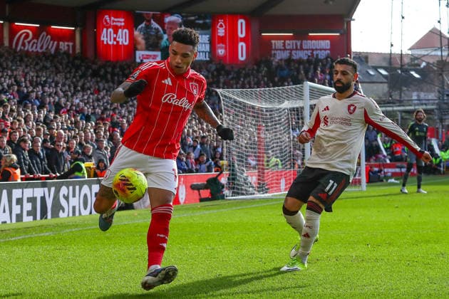 Nottingham Forest v Liverpool, Premier League Igor Jesus Of Nottingham Forest Under pressure from Mohamed Salah Of Liverpool during the Nottingham Forest v Liverpool Premier League match at the City Ground, West Bridgford, England on 22 February 2026 Credit: Lee Keuneke Every Second Media Editorial use only. All images are copyright Every Second Media Limited. No images may be reproduced without prior permission. All rights reserved. Premier League and Football League images are subject to licensing agreements with Football DataCo Limited. see https: www.football-dataco.com Copyright: xIMAGO EveryxSecondxMediax ESM-1816-0051 LeexKeunekex xEveryxSecondxMediax