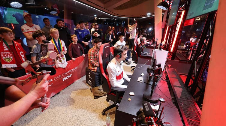 Stuttgart , Virtual Bundesliga eSports VfB Stuttgart , Dylan Neuhausen , ( DullenMike )