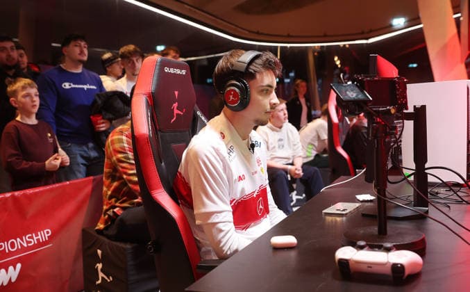 Stuttgart , Virtual Bundesliga eSports VfB Stuttgart , Dylan Neuhausen , ( DullenMike )