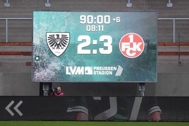 Fußball 2. Bundesliga 23. Spieltag SC Preußen Münster - 1. FC Kaiserslautern am 22.02.2026 im LVM-Preußenstadion in Münster Die Anzeigetafel im LVM-Preußenstadion zeigt den Endstand an. Münster 2:3 Kaiserslautern DFL regulations prohibit any use of photographs as image sequences and or quasi-video.