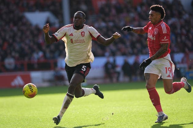 Ibrahima Konate of Liverpool FC competes for the ball with Igor Jesus of Nottingham Forest during the Premier league football match between Nottingham Forest and Liverpool FC at the City Ground in Nottingham. Copyright: xPaulxBonser SportsxPressxPhotox Sportspressphoto_SPR96286
