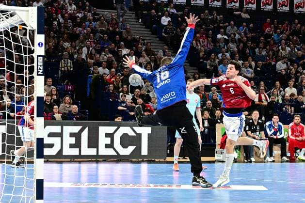 Handball I Herren I Bundesliga l Daikin HBL I Handball Sportverein Hamburg - MT Melsungen I Spieltag I Saison 2025-2026 I HSVH I 22.02.2026 I v.l. Simic Nebojsa (MT Melsungen) , Kofler Elias (HSV Hamburg) , Sportarena : Barclays Arena Hamburg, Stellingen Hamburg Deutschland