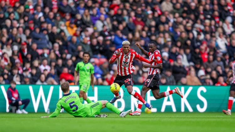 Sunderland v Fulham, Premier League Fulham defender Joachim Andersen (5) challenges Sunderland midfielder Patrick Roberts (10) during the Premier League match between Sunderland and Fulham at the Stadium Of Light, Sunderland, UK on 22 February 2026. Editorial use only DataCo restrictions apply See www.football-dataco.com , Copyright: xSimonxDaviesx PSI-23794-0031