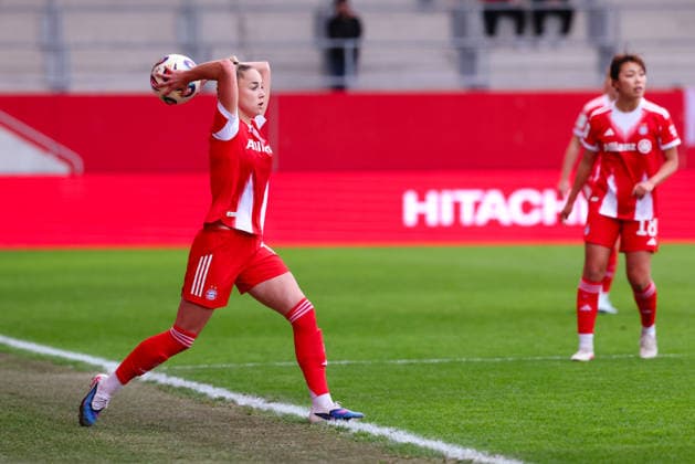 Giulia Gwinn (7, FC Bayern München) beim Spiel zwischen FC Bayern München v VfL Wolfsburg, Fußball, Frauen, Google Pixel Frauen-Bundesliga, 2025 2026, 19.Spieltag am 22.02.2026 in München, FC Bayern Campus. DFL and DFB regulations prohibit any use of photographs as image sequences and or quasi-video. Bayern Deutschland