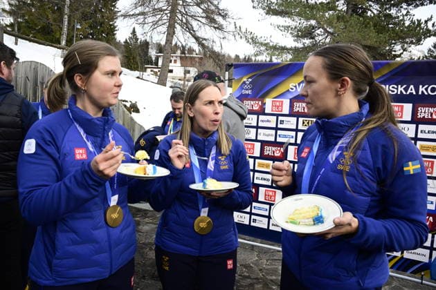 CORTINA, ITALY 20260222 Team Hasselborg celebrates the victory and the gold after the women s final match between Switzerland and Sweden in the Olympic curling in Cortina. *** The image is included in the SPORTS PACKAGE. For others PAYMENT IMAGE *** CORTINA ITALY x10030x *** CORTINA, ITALY 20260222 Team Hasselborg celebrates the victory and the gold after the women s final match between Switzerland and Sweden in the Olympic curling in Cortina The image is included in the SPORTS PACKAGE For others PAYMENT IMAGE CORTINA ITALY x10030x  Copyright: xJonasxEkströmer TTx OLYMPICS 2026 CURLING WOMEN FINAL SWITZERLAND-SWEDER