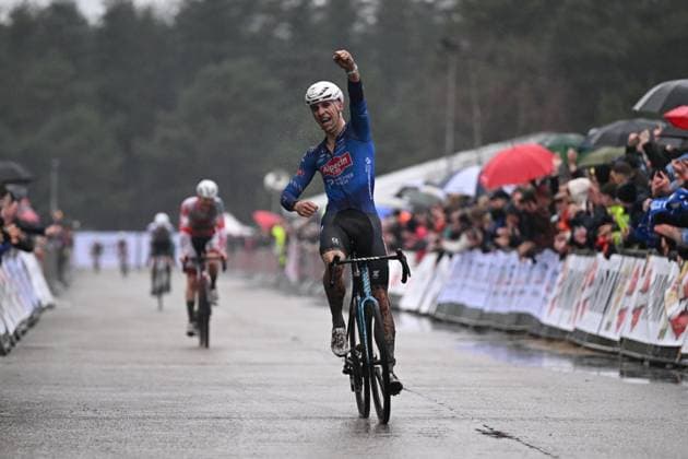 Belgian Niels Vandeputte pictured crossing the finish line of the men s elite race at the Sluitingsprijs Oostmalle cyclocross race, Sunday 22 February 2026, in Oostmalle, the last race of the 2025-2026 cyclocross season. LUCxCLAESSEN  x164532667x