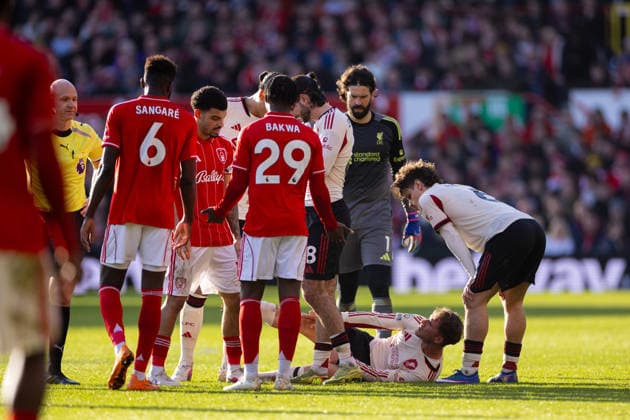 Football - FA Premier League - Nottingham Forest FC v Liverpool FC NOTTINGHAM, ENGLAND - Sunday, February 22, 2026: Liverpool s Alexis Mac Allister lies injured during the FA Premier League match between Nottingham Forest FC and Liverpool FC at the City Ground. (Photo by David Rawcliffe Propaganda) NOTTINGHAM City Ground NOTTINGHAMSHIRE ENGLAND  Copyright: xDavidxRawcliffex P2026-02-22-Notts_Forest_Liverpool-92