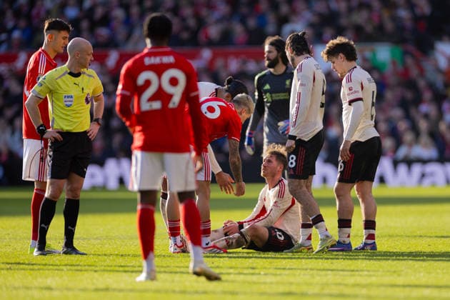 Football - FA Premier League - Nottingham Forest FC v Liverpool FC NOTTINGHAM, ENGLAND - Sunday, February 22, 2026: Liverpool s Alexis Mac Allister lies injured during the FA Premier League match between Nottingham Forest FC and Liverpool FC at the City Ground. (Photo by David Rawcliffe Propaganda) NOTTINGHAM City Ground NOTTINGHAMSHIRE ENGLAND  Copyright: xDavidxRawcliffex P2026-02-22-Notts_Forest_Liverpool-93