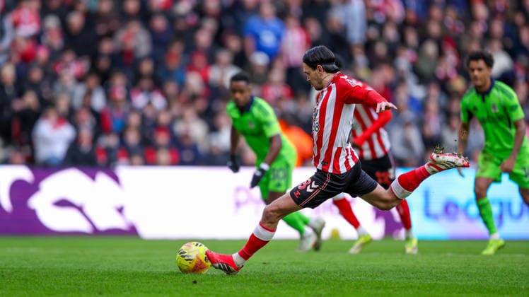 Sunderland v Fulham, Premier League GOAL 1-2 Sunderland midfielder Enzo Le FÃ e (28) scores a goal from the penalty spot to make the score 1-2 during the Premier League match between Sunderland and Fulham at the Stadium Of Light, Sunderland, UK on 22 February 2026. Editorial use only DataCo restrictions apply See www.football-dataco.com , Copyright: xSimonxDaviesx PSI-23794-0034