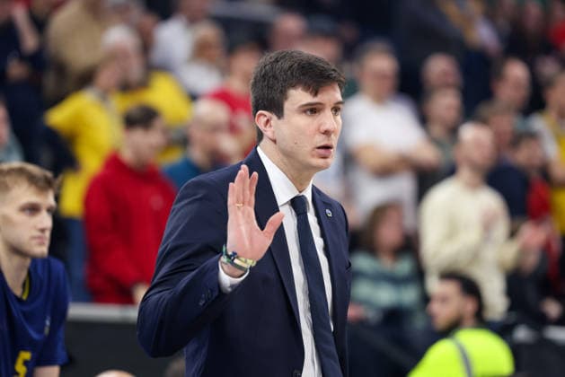 Pedro Calles (Alba Berlin, Chef-Trainer) gestikuliert, GER, BMA365 Bamberg Baskets vs. Alba Berlin, Basketball, BBL Pokal, BMW TOP FOUR, Finale, Saison 2025 2026, 22.02.2026, GER, BMA365 Bamberg Baskets vs. Alba Berlin, Basketball, BBL Pokal, BMW TOP FOUR, Finale, Saison 2025 2026, 22.02.2026 Muenchen Copyright: xEibner-Pressefoto JennixMaulx EP_JML